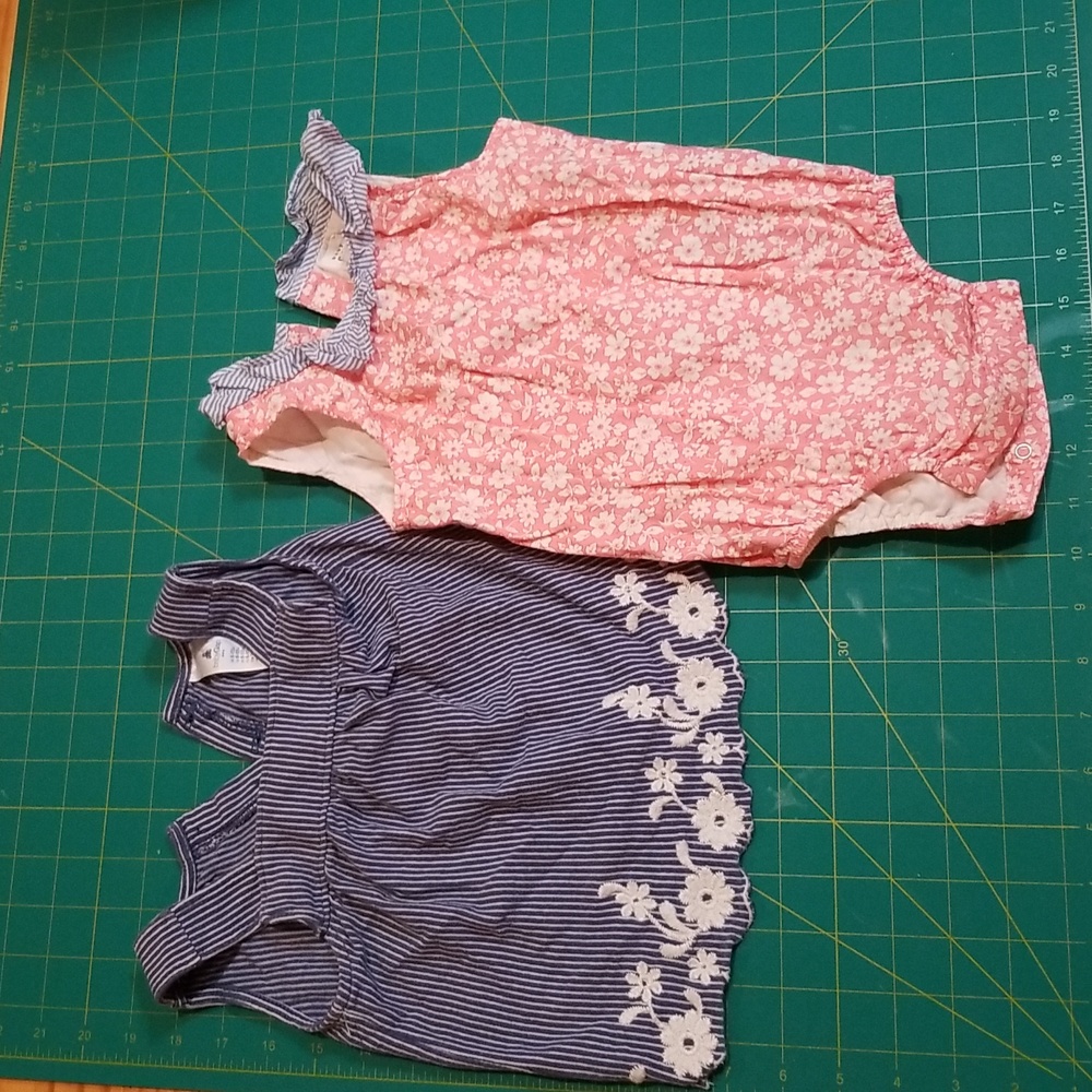 5/$20 Baby Gap 2 Pack Bundle Floral Shirt and Romper 6-12 Months